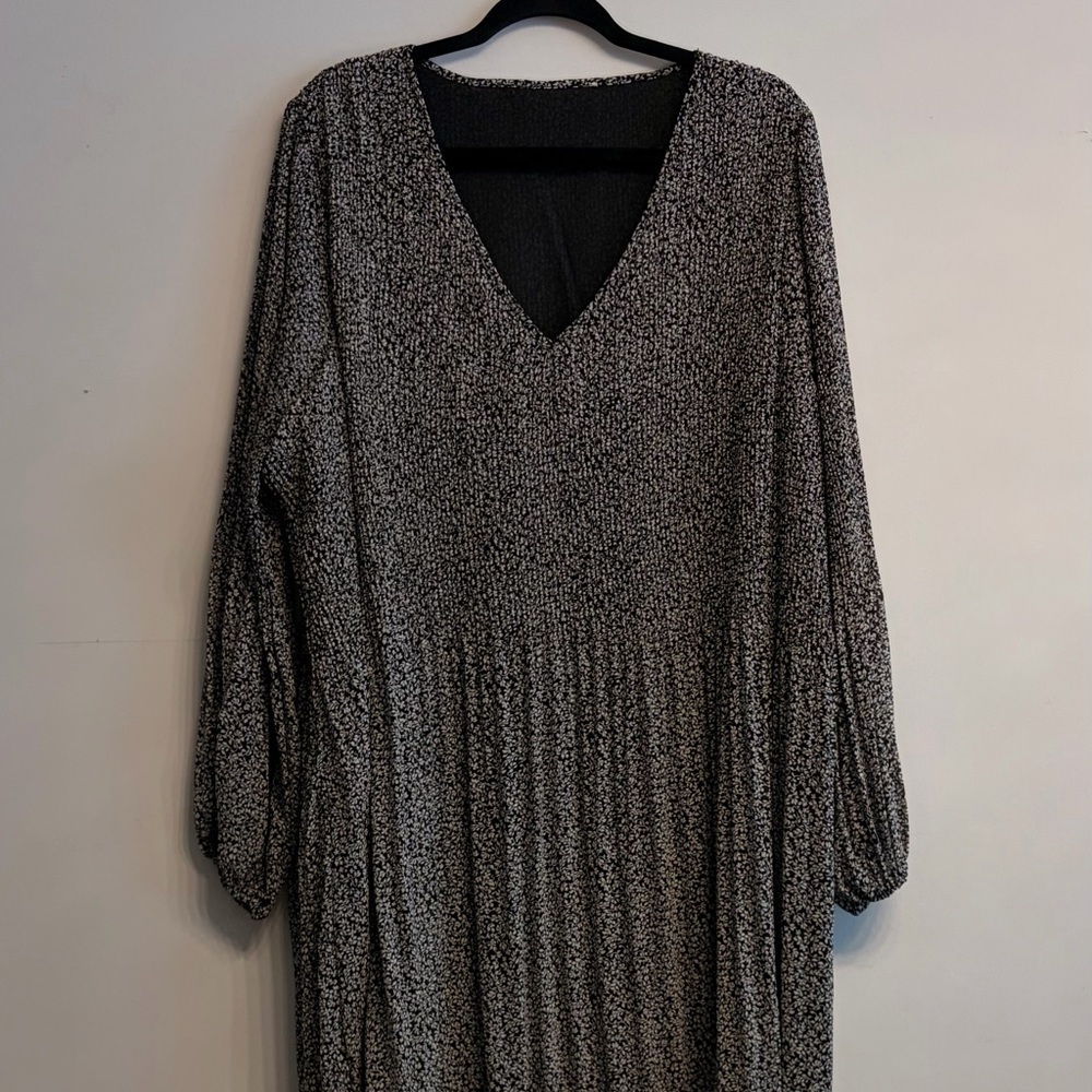Dex Black and White V-Neck Long Sleeve Midi Dress